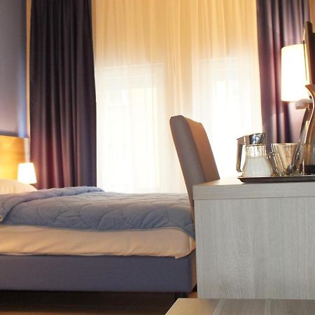 Garni Hotel Zenit Нови-Сад Экстерьер фото