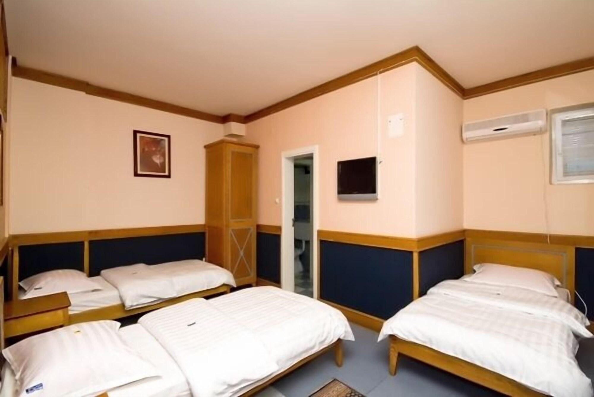 Garni Hotel Zenit Нови-Сад Экстерьер фото