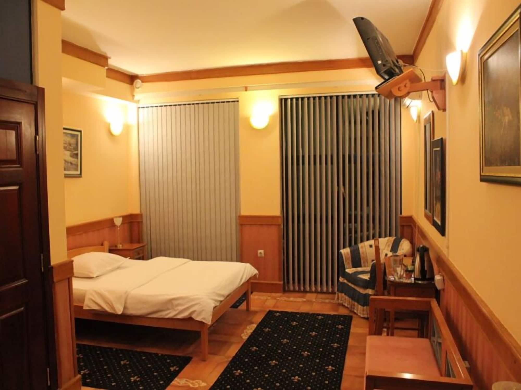 Garni Hotel Zenit Нови-Сад Экстерьер фото
