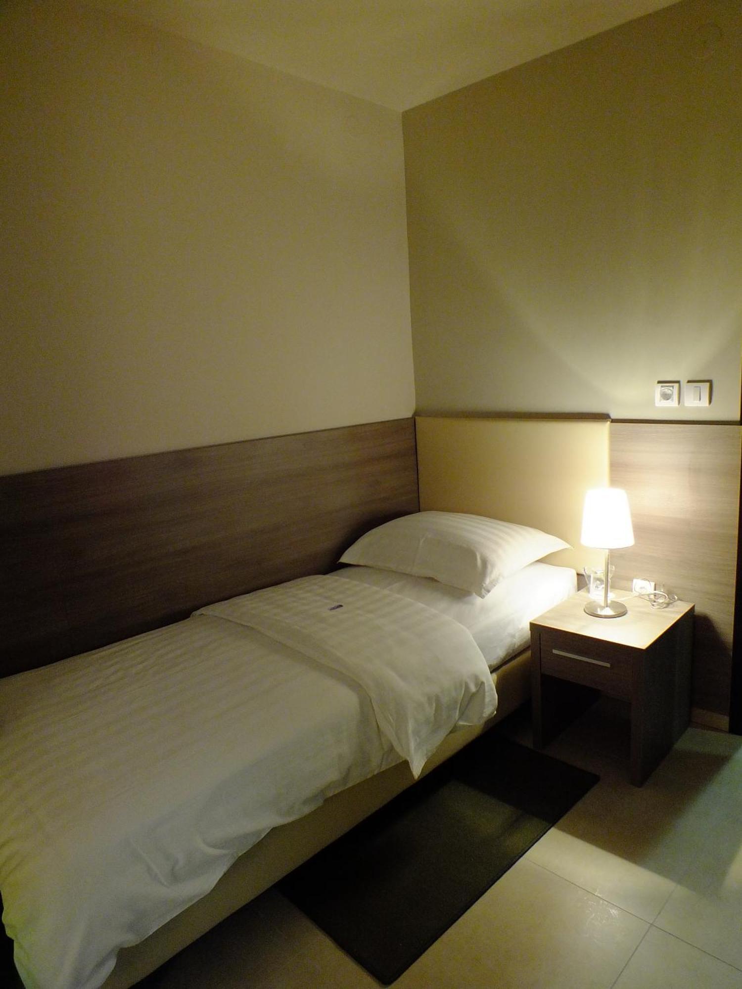 Garni Hotel Zenit Нови-Сад Номер фото