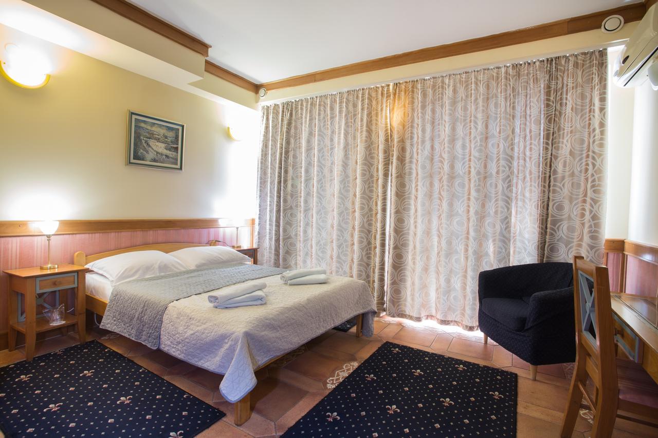 Garni Hotel Zenit Нови-Сад Экстерьер фото